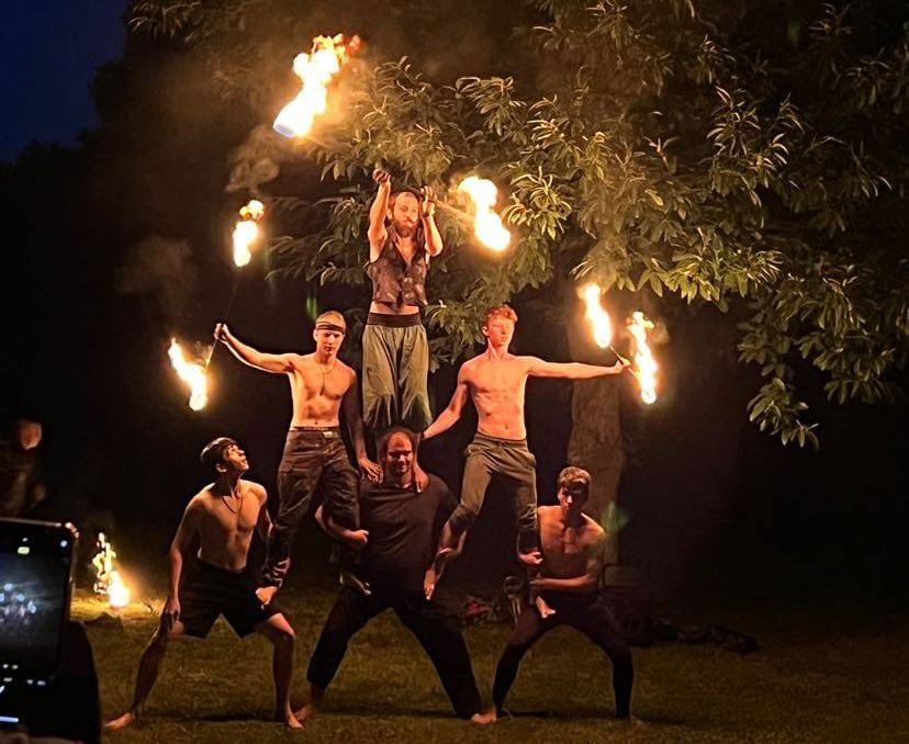 Neue alte Flamme: Feuershow beim Dorffest in Klockow